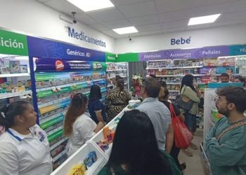 Farmacias Unión renueva imagen y reinaugura sucursal en Plaza Crystal