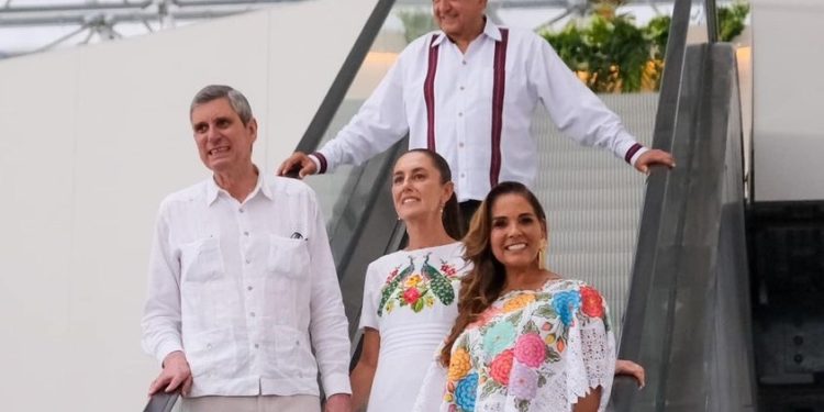 Mara Lezama acompaña al Presidente López Obrador durante su última gira de trabajo en Quintana Roo, junto a Claudia Sheinbaum, y en la inauguración del tren P’atal del Tren Maya