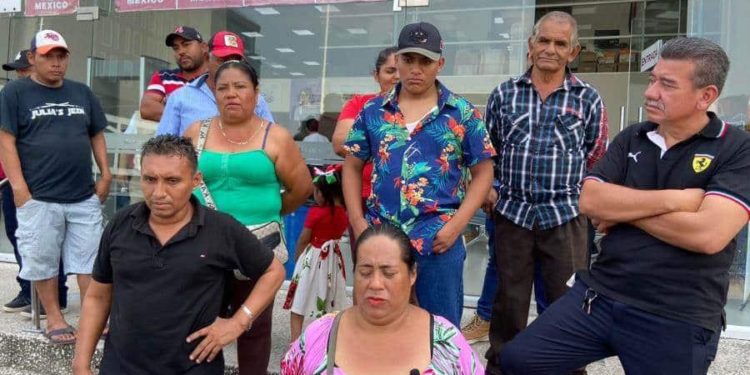 Pobladores de Cocoyol amenazan con retener combis si Semovi no mejora el servicio