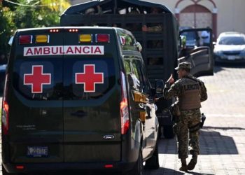 Rescatan los cuerpos de militares del Salvador tras fatal accidente en aeronave