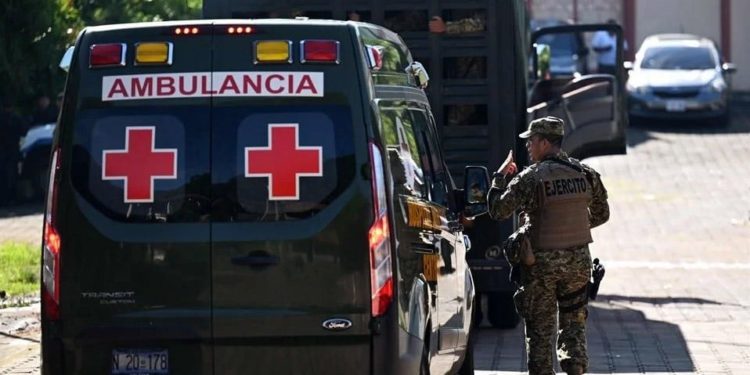 Rescatan los cuerpos de militares del Salvador tras fatal accidente en aeronave