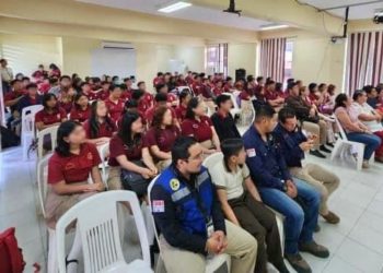Completa Centro capacitación de alumnos y docentes del CETIS 70 en Protección Civil