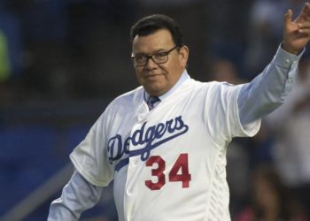 Hospitalizan a Fernando Valenzuela, legendario beisbolista de los Dodgers