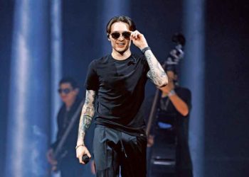 Peso Pluma deslumbra en el Palacio de los Deportes