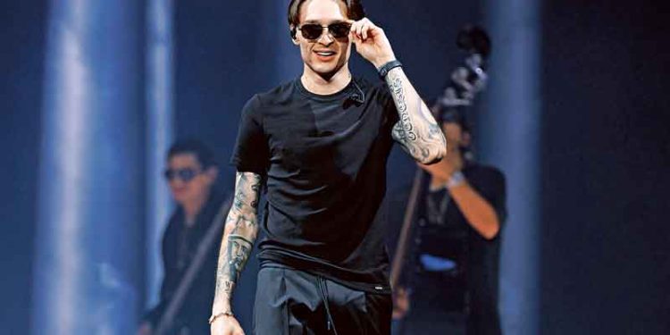 Peso Pluma deslumbra en el Palacio de los Deportes