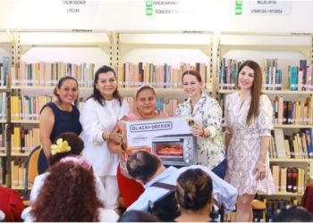 Entrega Centro hornos a egresadas de curso de repostería