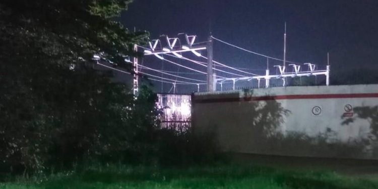 Incendio en subestación de CFE deja sin luz a colonia Casa Blanca por media hora