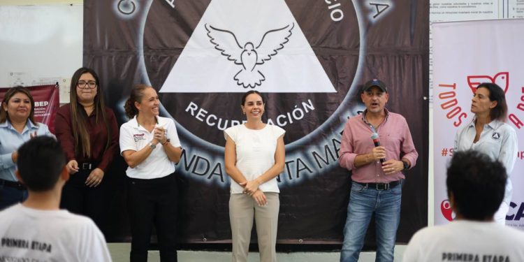 Ana Paty Peralta lleva bienestar con lentes gratuitos a bonfileños