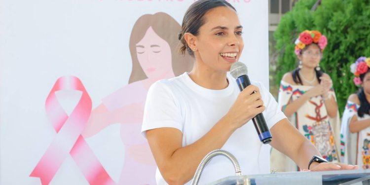 Promueve Ana Paty Peralta atención médica preventiva para mujeres