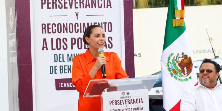 Reconoce Ana Paty Peralta a policías cancunenses por su perseverancia y acciones humanitarias