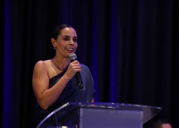 Atestigua Ana Paty Peralta toma de protesta de nuevo consejo directivo del CCE del Caribe