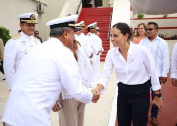 Atestigua Ana Paty Peralta cambio de mano en Novena Región Naval