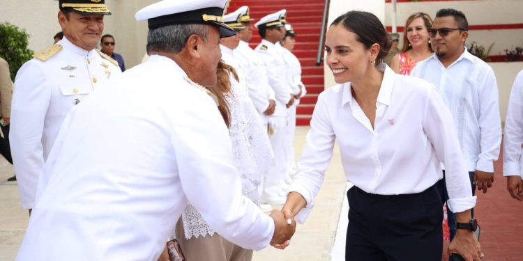 Atestigua Ana Paty Peralta cambio de mano en Novena Región Naval