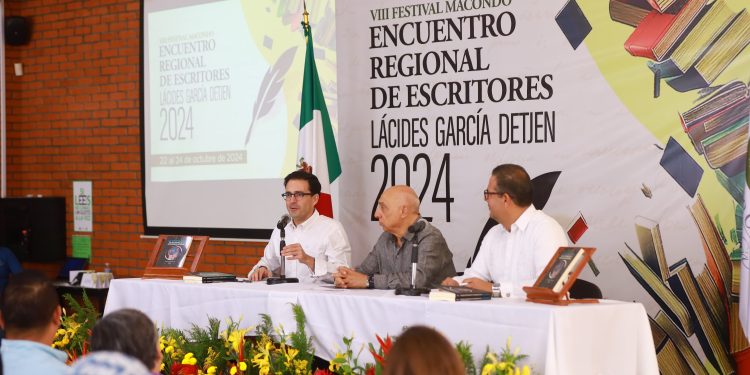 Clausura Yolanda Osuna VIII Festival Macondo en la Universidad Olmeca