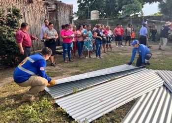 Entrega Gobierno de Centro apoyos a familias afectadas en Corregidora y Plátano y Cacao
