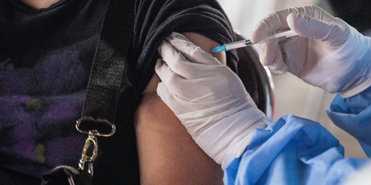 Inicia la campaña Nacional de Vacunación contra la influenza y Covid-19 en México