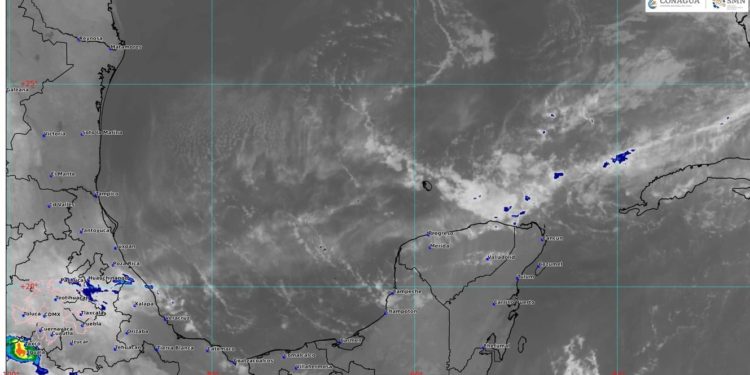 Prevén cielo nublado con probabilidades de lluvia en Quintana Roo