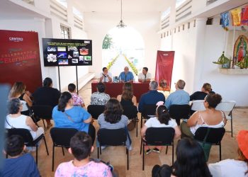 Atestigua Yolanda Osuna presentación de libro sobre el Panteón Central y un recorrido histórico