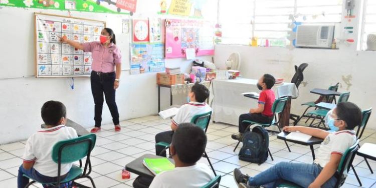 Sindicato denuncia déficit de 200 maestros en escuelas de Tabasco