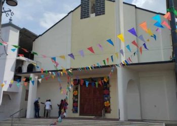 Retiran mural de parroquia en Tamulté de las Sabanas por daños estructurales