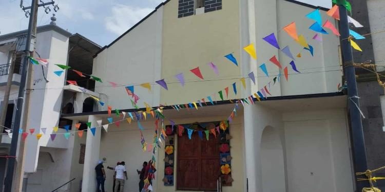 Retiran mural de parroquia en Tamulté de las Sabanas por daños estructurales