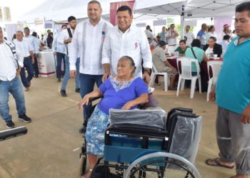 Chontales de la villa Benito Juárez reciben servicios del gobierno de territorio de Javier May Rodríguez