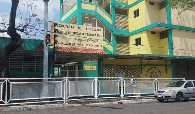Padres de familia denuncian uso irregular de espacios en la Escuela Secundaria Técnica No. 1