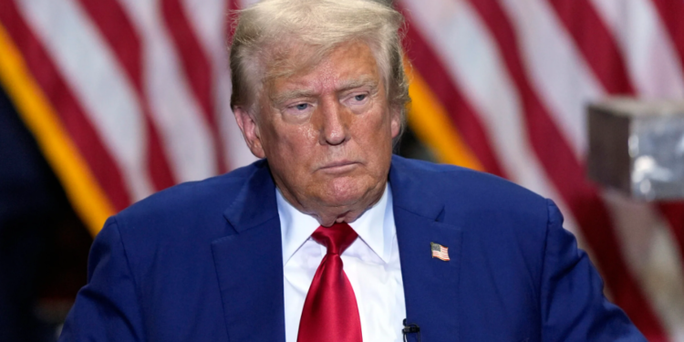 Donald Trump, amenazó con imponer aranceles de hasta un 200% a los vehículos importados de México