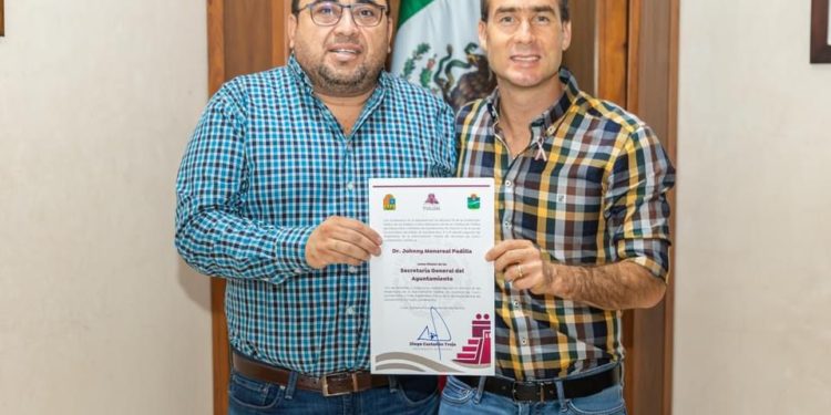 Diego Castañón Trejo presidente Municipal de Tulum entrega nombramientos a directores generales y directores de áreas