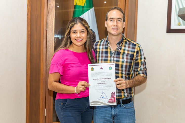 Diego Castañón Trejo presidente Municipal de Tulum entrega nombramientos a directores generales y directores de áreas