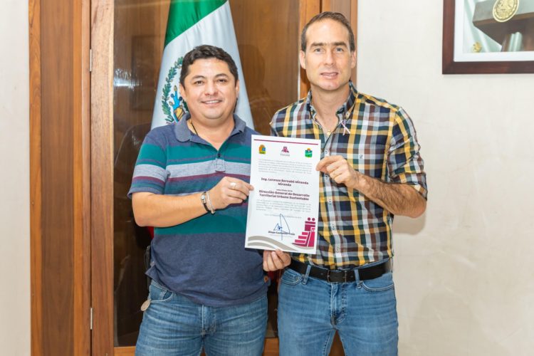 Diego Castañón Trejo presidente Municipal de Tulum entrega nombramientos a directores generales y directores de áreas