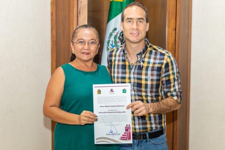 Diego Castañón Trejo presidente Municipal de Tulum entrega nombramientos a directores generales y directores de áreas
