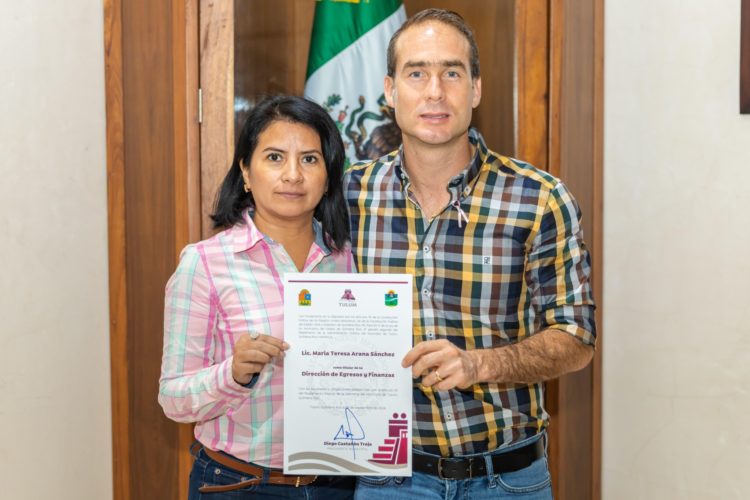 Diego Castañón Trejo presidente Municipal de Tulum entrega nombramientos a directores generales y directores de áreas
