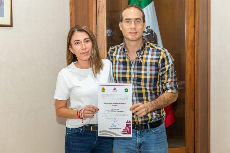 Diego Castañón Trejo presidente Municipal de Tulum entrega nombramientos a directores generales y directores de áreas