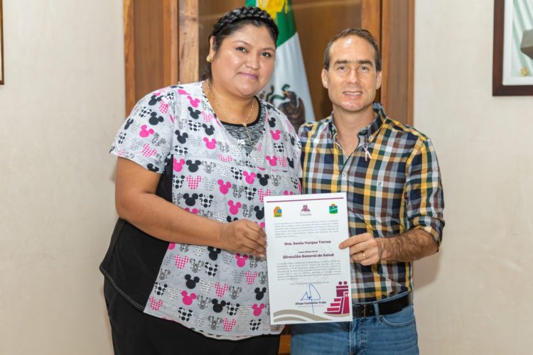 Diego Castañón Trejo presidente Municipal de Tulum entrega nombramientos a directores generales y directores de áreas