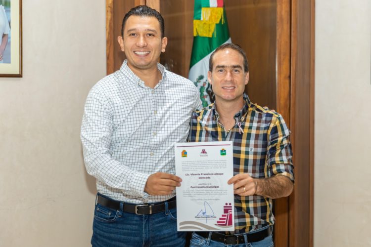 Diego Castañón Trejo presidente Municipal de Tulum entrega nombramientos a directores generales y directores de áreas