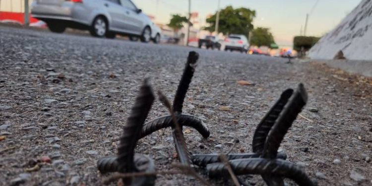 Reportan poncha llantas en la carretera Macuspana-Villahermosa; autoridades responden