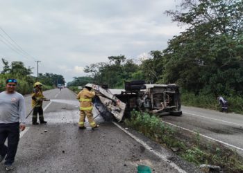 Vuelca pipa de gas LP en la carretera Cunduacán—Comalcalco; cierran circulación por prevención