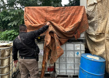 Asegura FGR 369 litros de hidrocarburo en cateo a inmueble en Cunduacán