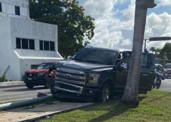 Joaquín Hendricks, exgobernador de Quintana Roo protagoniza accidente en la Zona Hotelera de Cancún