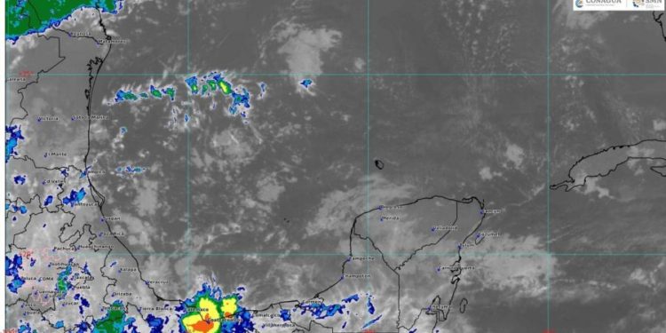 Prevén cielo nublado con chubascos en Quintana Roo