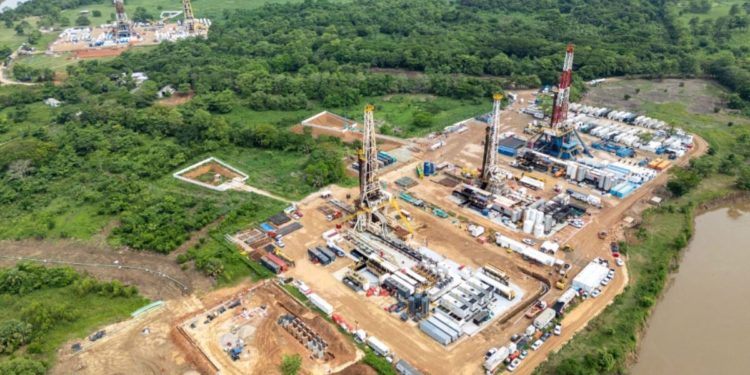 Pemex acelera producción en el campo Bakté de Tabasco con 53 mil barriles diarios