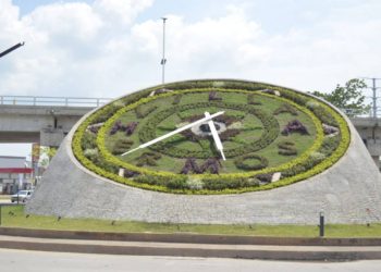 Reloj Floral comienza a marcar la hora en su nueva ubicación en Guayabal