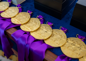 Selena Quintanilla es galornada con la Medalla Nacional de las Artes