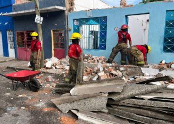 Colapsa techo de vivienda en Atasta; no se reportan lesionados