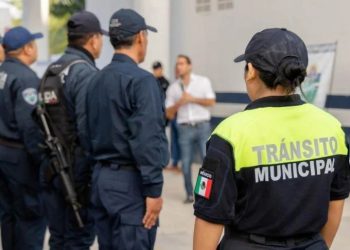 Denuncian trabajadores de construcción despojo de sueldo por policías de Tulúm