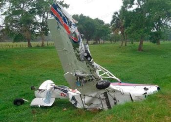 Cae avioneta fumigadora en la ranchería Aztlán, Centro; piloto ileso