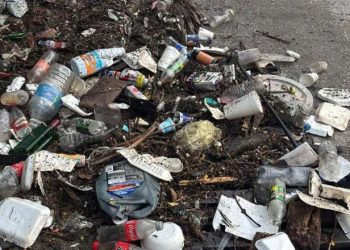 Ayuntamiento de Centro exhibe basura acumulada en alcantarillas tras fuertes lluvias