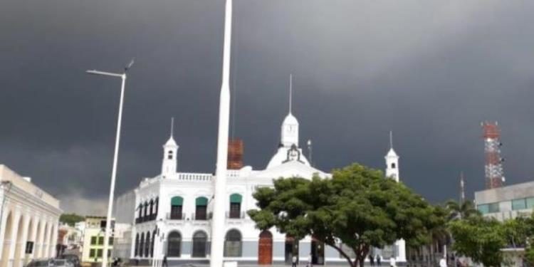 Prevén inicio de semana lluvioso en Tabasco por Onda Tropical 26