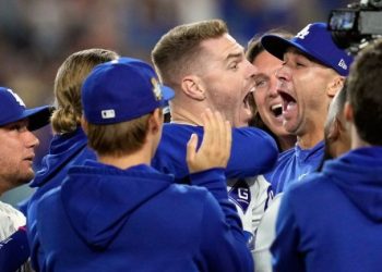 Dodgers vence a los Yankees en el primer juego de la Serie Mundial